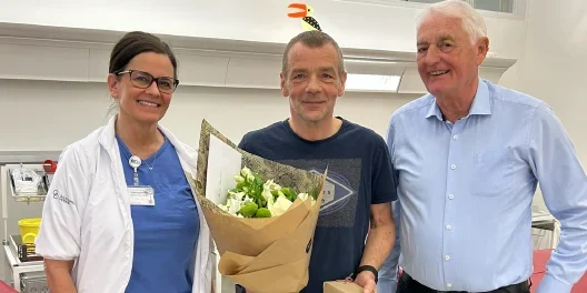 Arnold Rasmussen givið blóð 75 ferðir Arnold Rasmussen givið blóð 75 ferðir