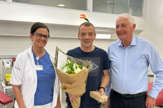 Arnold Rasmussen givið blóð 75 ferðir Arnold Rasmussen givið blóð 75 ferðir